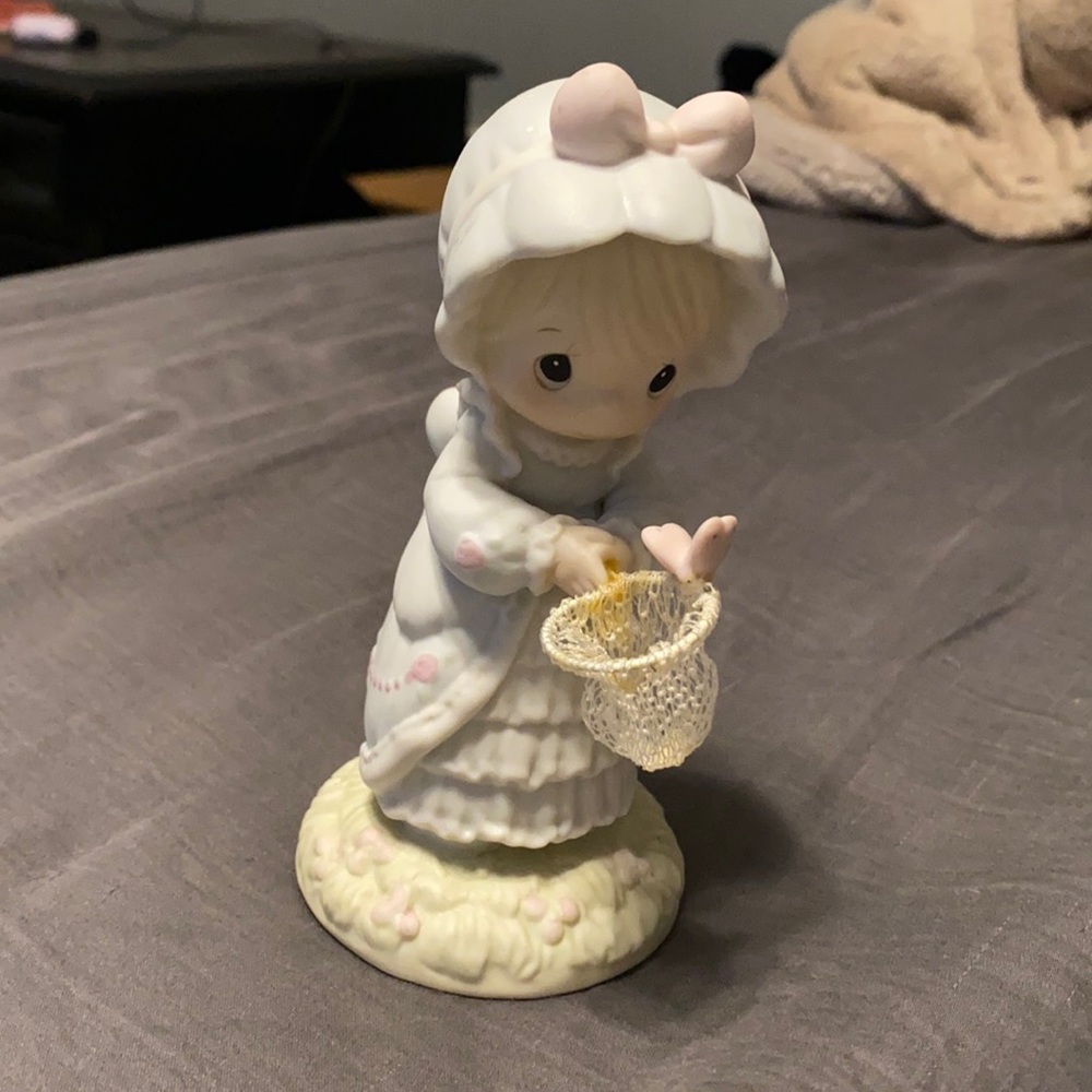 Precious moments vintage figurine
